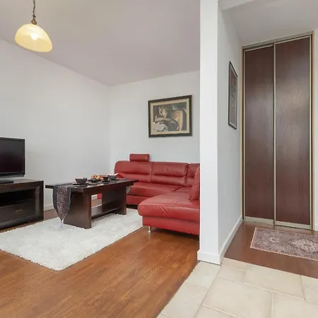 Cozy Near Airport By Renters Apartment *