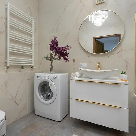 Cozy Near Airport By Renters Apartment