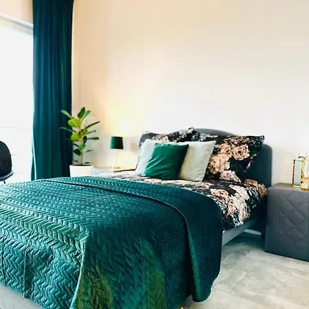 Uroczy Apartament Blisko Centrum Warszawy *