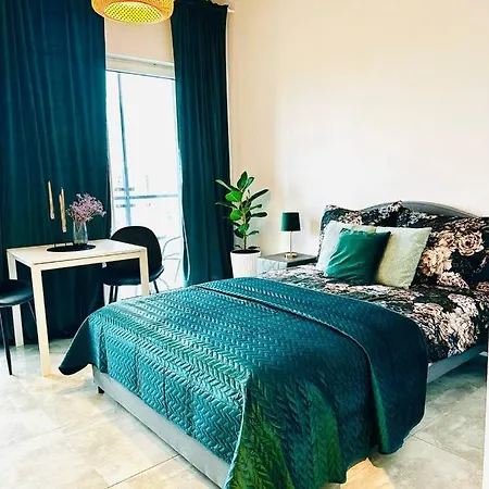 Apartment Uroczy Apartament Blisko Centrum Warszawy Warsaw