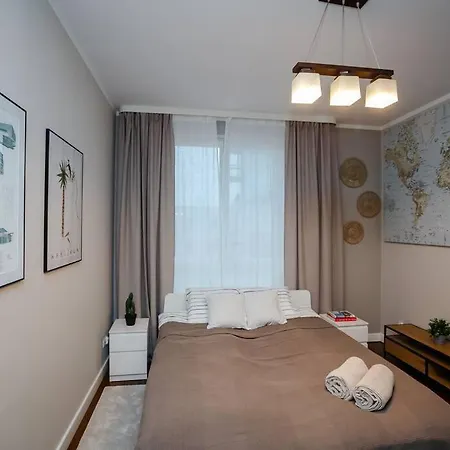 Modern, Spacious With Garage And Balcony Warsaw