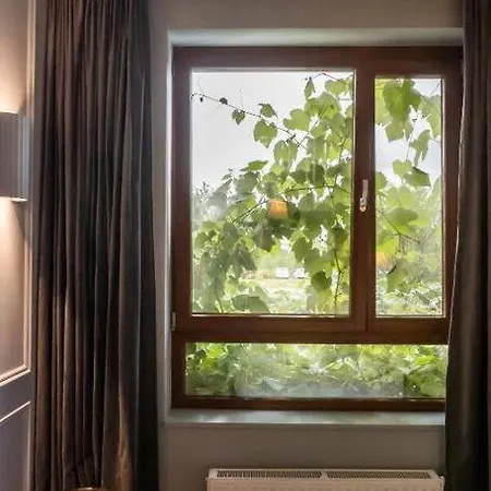 Luxury Garden Apartment