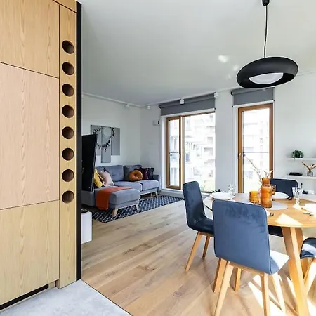 Superapart Okrzei 2, Urban Oasis With Views Apartment Warsaw