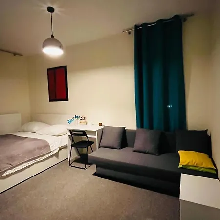 Near Airport Cybernetyki Guest house *