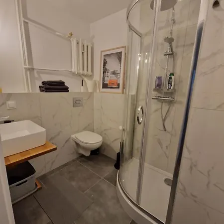 Apartament Vizzit Us Twarda *