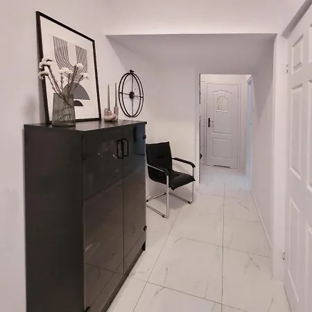 Concierge Hoza Corner Apartment *