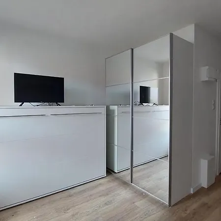 Zyczliwy Z Garazem * Warsaw