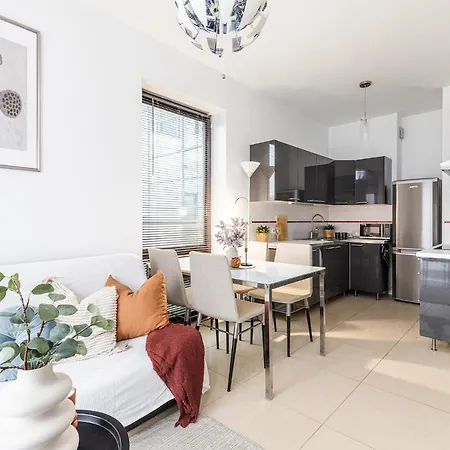 Apartament Superapart Bartycka 61 *