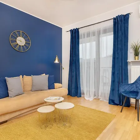 Gold & Blue Cozy In By Renters *