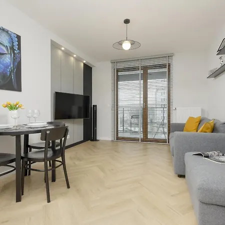 Bright, Cozy Close To The Airport By Renters Warsaw