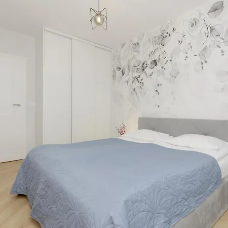 Bright, Cozy Close To The Airport By Renters Warsaw