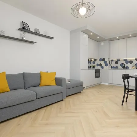 Apartment Bright, Cozy Close To The Airport By Renters