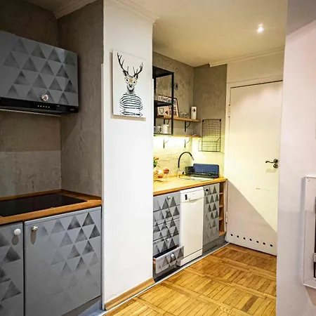 With Antique Furniture In The Old Town, Metro Apartment