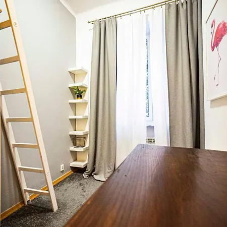 With Antique Furniture In The Old Town, Metro Apartment *
