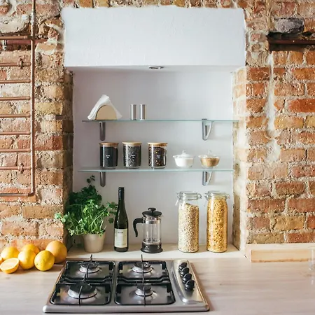 Oomph Vintage 2br Gem Steps From Politechnika Apartment *