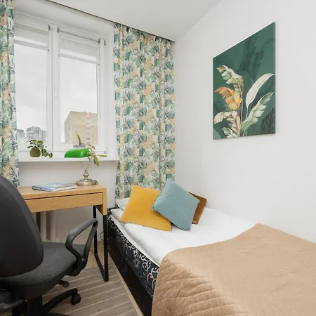 Apartment City Center Flowers Near Rondo Onz By Renters Warsaw
