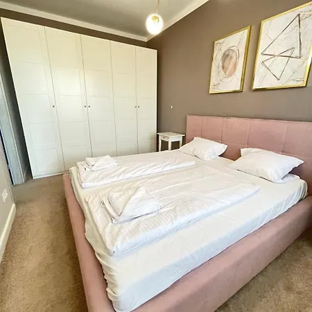 Airport Okecie Pieskowa Skala Apartment Warsaw