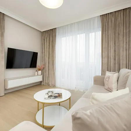 Stylish With Balcony 7th Floor By Renters Apartment