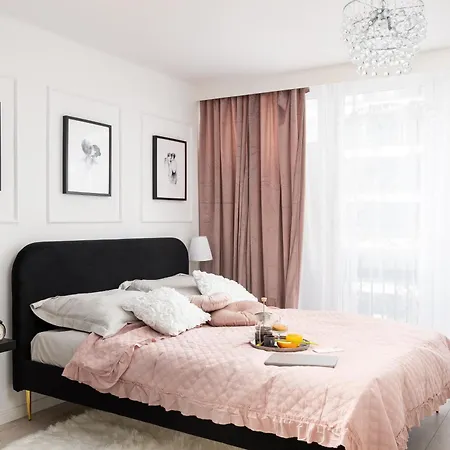 Apartment Air-conditioned Gatawaystudio 900m From Station, Parking On Site