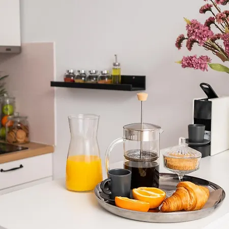 Apartment Air-conditioned Gatawaystudio 900m From Station, Parking On Site