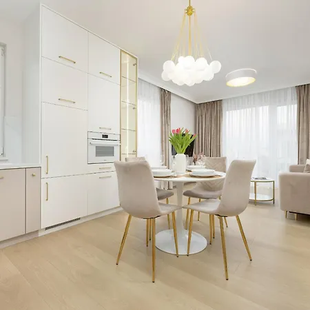 Stylish With Balcony 7th Floor By Renters Apartment *