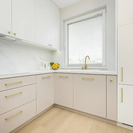Apartment Stylish With Balcony 7th Floor By Renters *