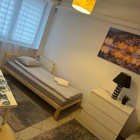 Esa * Varšava