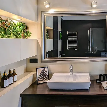Apartment Bella Luna Luxury - Chic In Historic Square