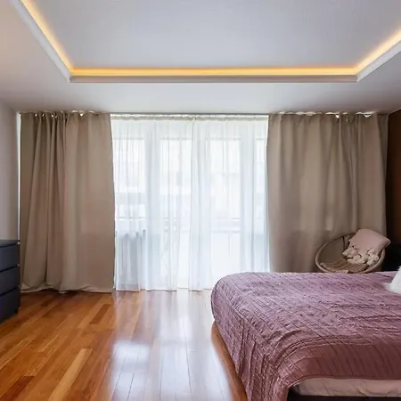 Great 2 Bdr Apartment, Prestigious Location In The Center Of Warsaw. Warsaw