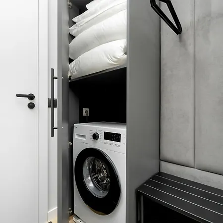 Exclusive Grey And Red In Center By Renters Apartament Warszawa
