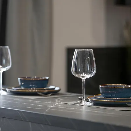 Apartament Exclusive Grey And Red In Center By Renters *