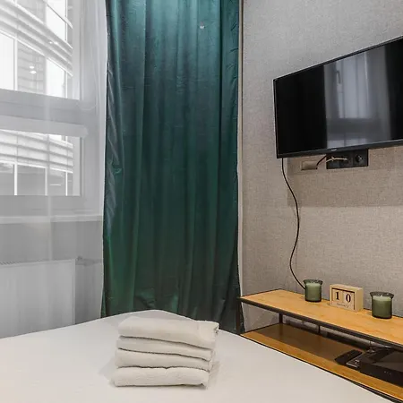 Lumina Modern Rondo Onz Apartament