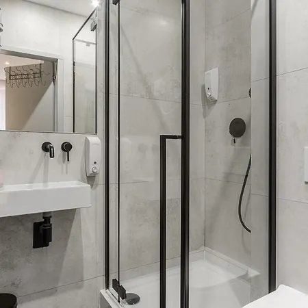 Lumina Modern Rondo Onz Apartament *