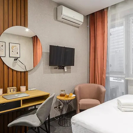 Lumina Modern Rondo Onz Apartament *