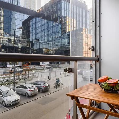 Lumina Modern Rondo Onz Apartament
