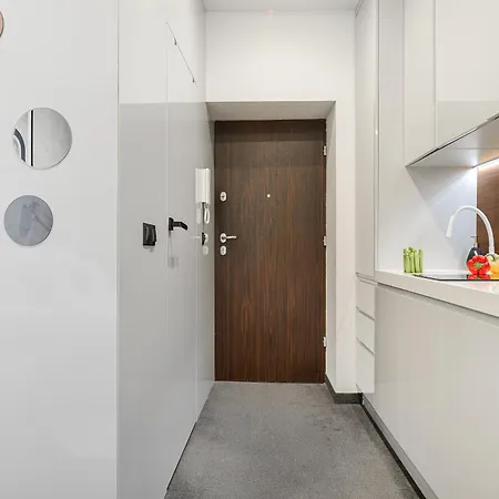 Lumina Modern Rondo Onz Apartament *