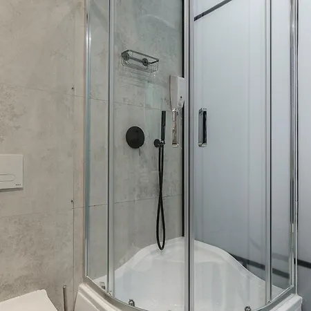 Lumina Modern Rondo Onz Apartament