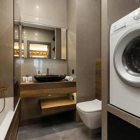 Emerald With Parking By Renters Apartament