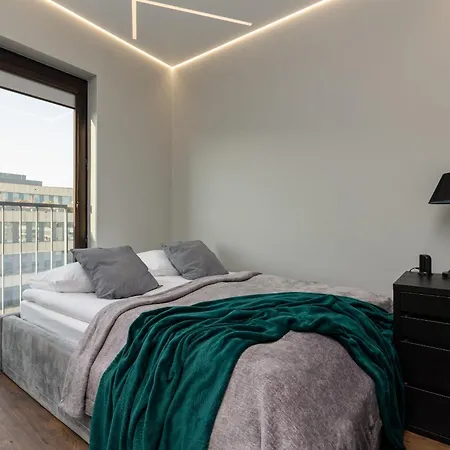 Emerald With Parking By Renters Apartament