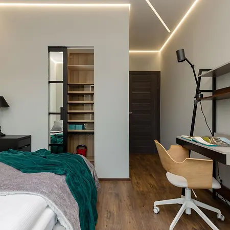 Emerald With Parking By Renters Apartament *