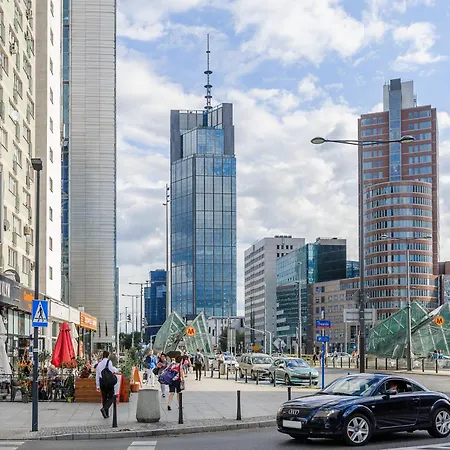 Lumina Modern Rondo Onz Apartament