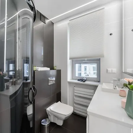Lumina Modern Rondo Onz Apartament