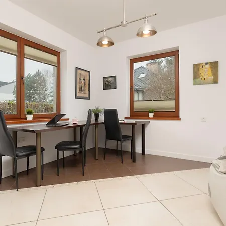 Spacious Two-story 4-bedroom House With Parking And Garden In By Renters Warsaw