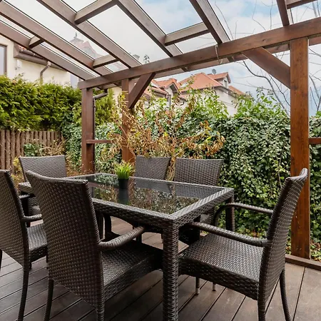 Spacious Two-story 4-bedroom House With Parking And Garden In By Renters Warsaw