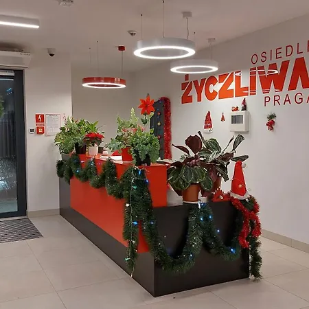 Zyczliwy Z Garazem Apartment *