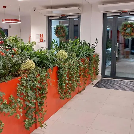 Zyczliwy Z Garazem