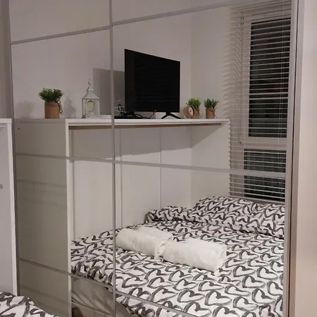 Zyczliwy Z Garazem Warsaw