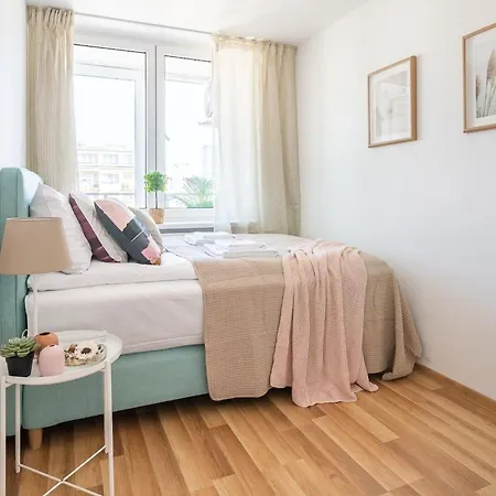Navy Aesthetic With Balcony By Renters Apartament *