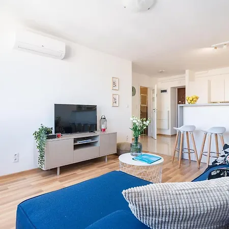 Apartament Navy Aesthetic With Balcony By Renters Warszawa