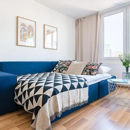 Navy Aesthetic With Balcony By Renters Apartament *